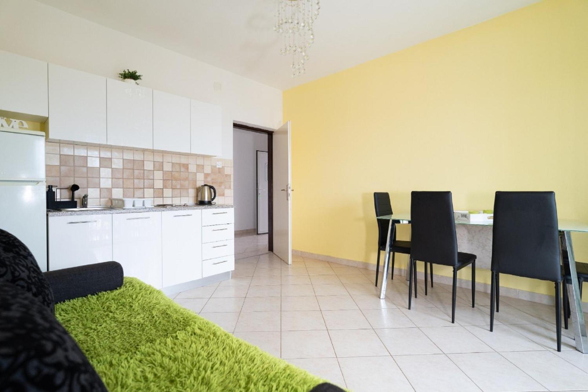Apartments Milic Gornji Karin Rum bild