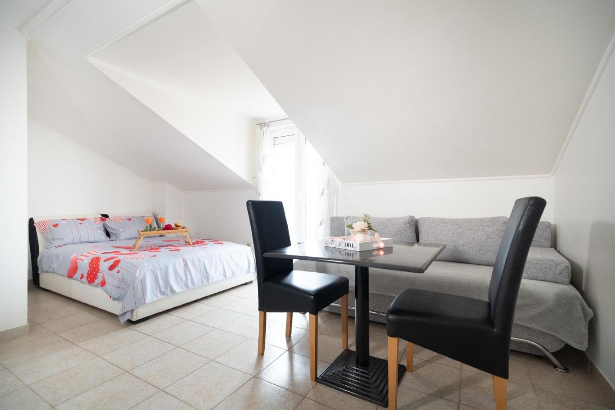 Apartments Milic Gornji Karin Rum bild
