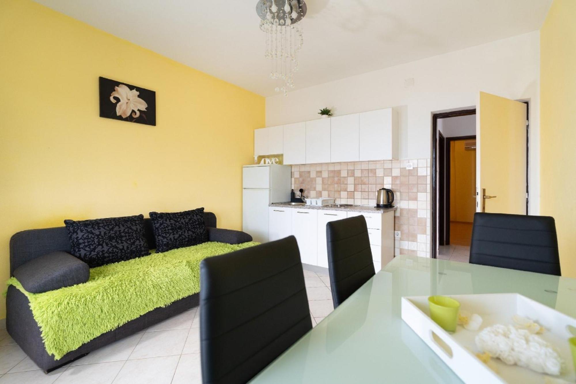 Apartments Milic Gornji Karin Rum bild