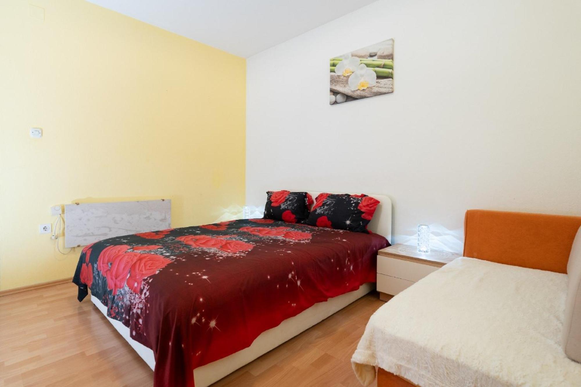 Apartments Milic Gornji Karin Rum bild